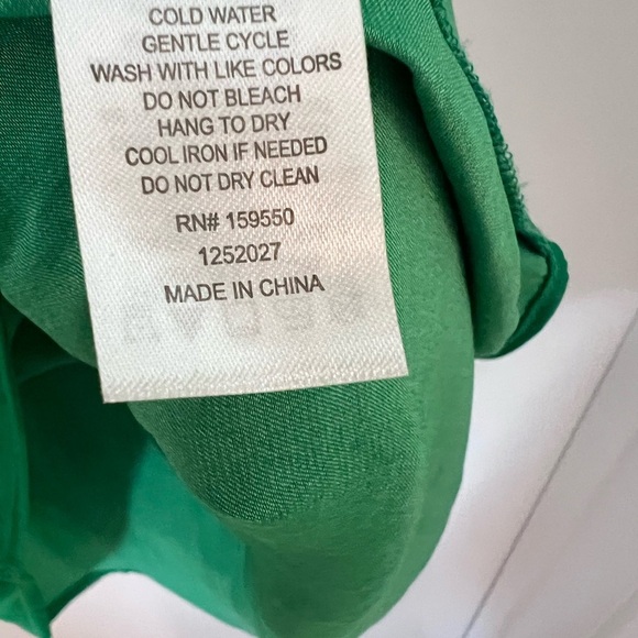 Women's Green Blouse Size Medium - Picture 9 of 9
